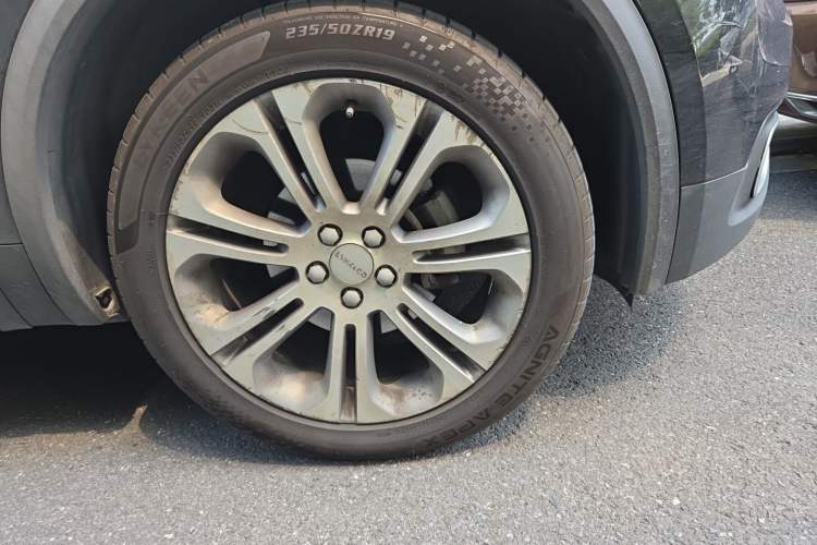 Used Lynk & Co 01 2019 2.0T Two-Wheel-Drive Pro Version China VI Standard Right Front Wheel Hub