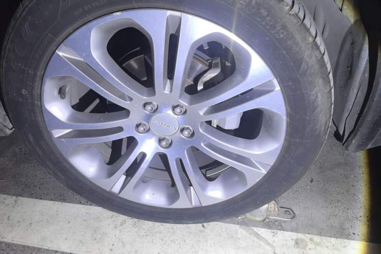 Used Lynk & Co 01 2019 2.0T Two-Wheel-Drive Pro Version China VI Standard Right Front Wheel Hub