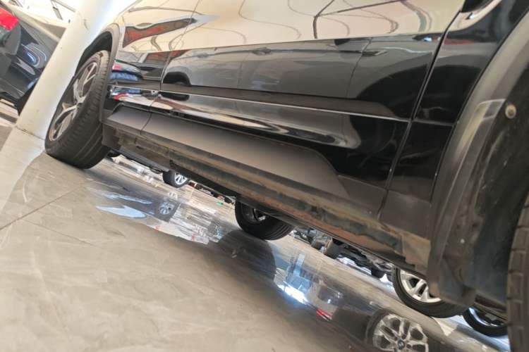 Used Lynk & Co 01 2019 2.0T Four-Wheel Drive Genie Pro Version China VI Standard Right Side Sill