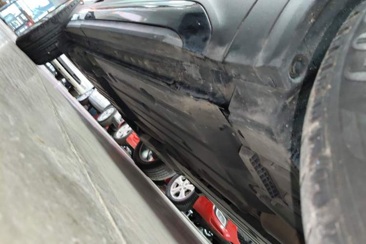 Used Lynk & Co 01 2019 2.0T Two-Wheel-Drive Pro Version China VI Standard Right Side Sill