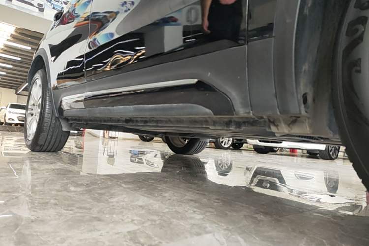 Used Lynk & Co 01 2019 2.0T Two-Wheel-Drive Pro Version China VI Standard Right Side Sill