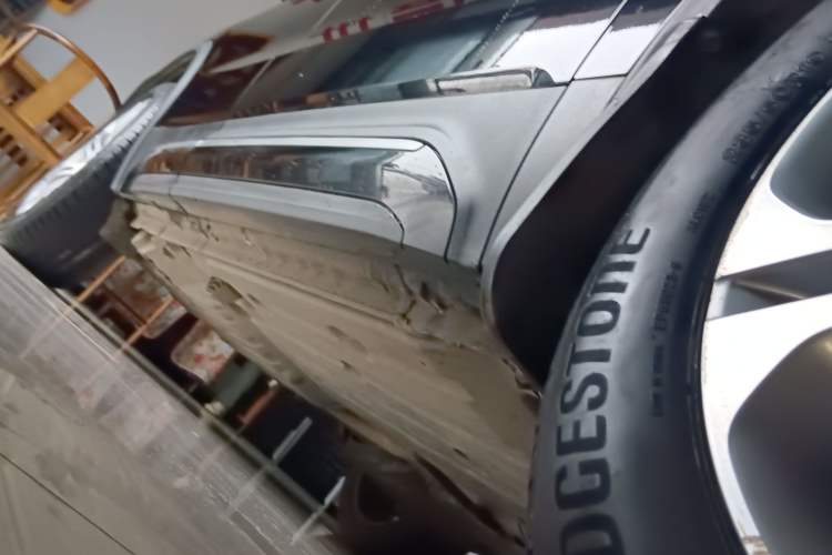Used Lynk & Co 01 2019 2.0T Two-Wheel-Drive Pro Version China VI Standard Right Side Sill