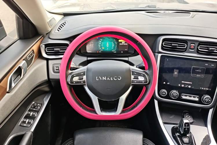 Used Lynk & Co 01 2019 2.0T Two-Wheel-Drive Pro Version China VI Standard Steering Wheel