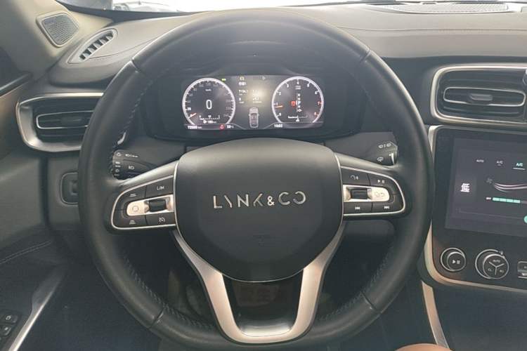 Used Lynk & Co 01 2019 2.0T Two-Wheel-Drive Pro Version China VI Standard Steering Wheel