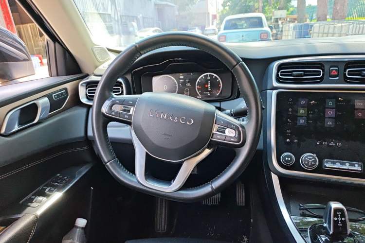 Used Lynk & Co 01 2019 2.0T Two-Wheel-Drive Pro Version China VI Standard Steering Wheel