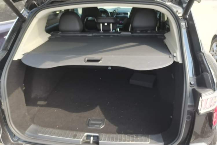 Used Lynk & Co 01 2019 2.0T Two-Wheel-Drive Pro Version China VI Standard Trunk