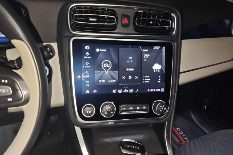 Used Lynk & Co 01 2019 2.0T Two-Wheel Drive Zhaopu Version China VI Standard Audio And AC Panel