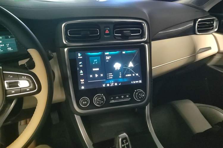 Used Lynk & Co 01 2019 2.0T Two-Wheel Drive Zhaopu Version China VI Standard Audio And AC Panel