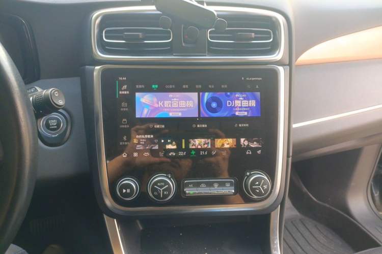 Used Lynk & Co 01 2019 2.0T Two-Wheel-Drive Pro Version China VI Standard Audio And AC Panel