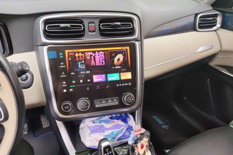 Used Lynk & Co 01 2019 2.0T Two-Wheel Drive Zhaopu Version China VI Standard Audio And AC Panel