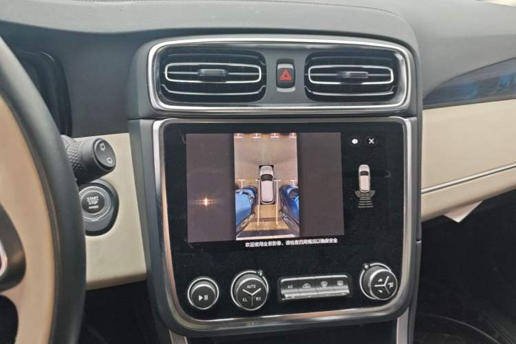 Used Lynk & Co 01 2019 2.0T Two-Wheel Drive Zhaopu Version China VI Standard Audio And AC Panel
