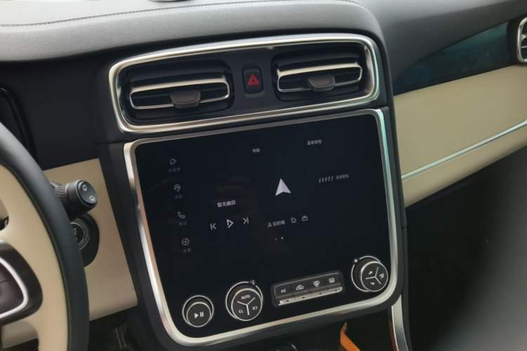 Used Lynk & Co 01 2019 2.0T Two-Wheel Drive Zhaopu Version China VI Standard Audio And AC Panel