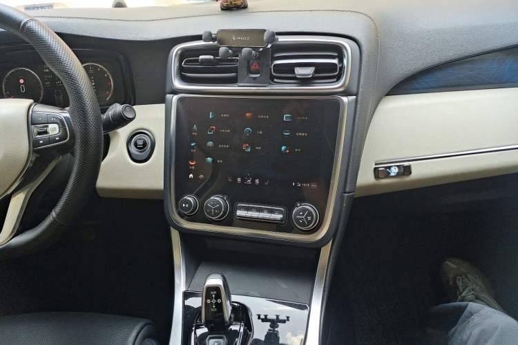 Used Lynk & Co 01 2019 2.0T Two-Wheel Drive Zhaopu Version China VI Standard Audio And AC Panel