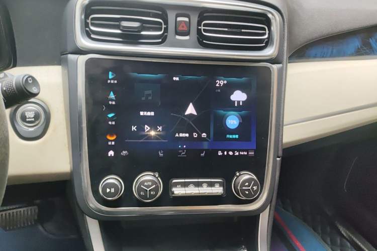 Used Lynk & Co 01 2019 2.0T Two-Wheel Drive Zhaopu Version China VI Standard Audio And AC Panel