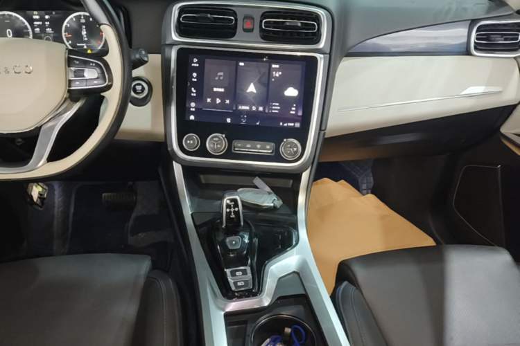Used Lynk & Co 01 2019 2.0T Two-Wheel Drive Zhaopu Version China V Standard Audio And AC Panel