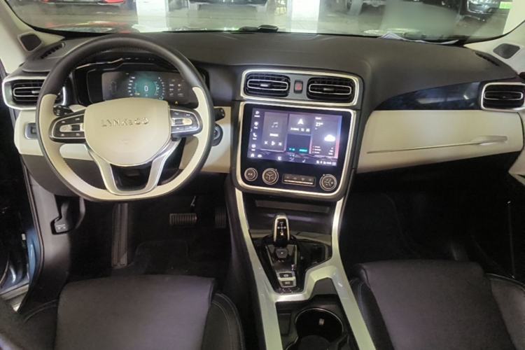 Used Lynk & Co 01 2019 2.0T Two-Wheel Drive Zhaopu Version China VI Standard Center Console