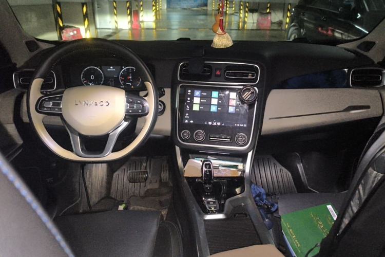 Used Lynk & Co 01 2019 2.0T Two-Wheel Drive Zhaopu Version China VI Standard Center Console