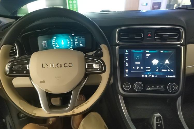 Used Lynk & Co 01 2019 2.0T Two-Wheel Drive Zhaopu Version China VI Standard Center Console