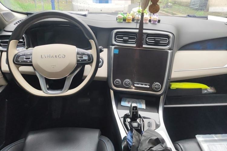 Used Lynk & Co 01 2019 2.0T Two-Wheel Drive Zhaopu Version China V Standard Center Console