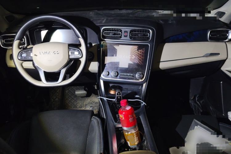 Used Lynk & Co 01 2019 2.0T Two-Wheel Drive Zhaopu Version China V Standard Center Console
