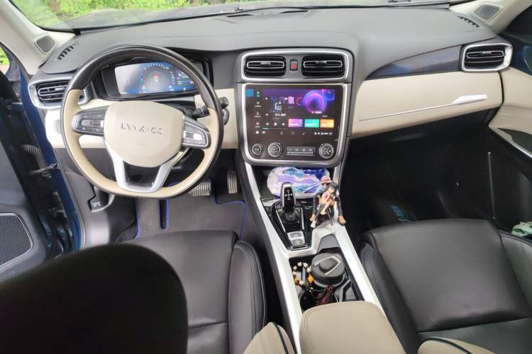 Used Lynk & Co 01 2019 2.0T Two-Wheel Drive Zhaopu Version China VI Standard Center Console