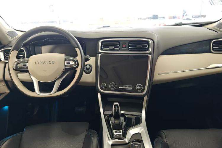 Used Lynk & Co 01 2019 2.0T Two-Wheel Drive Zhaopu Version China VI Standard Center Console
