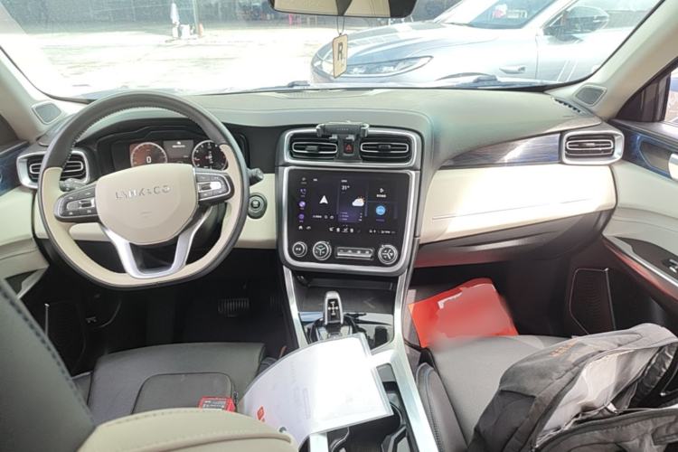 Used Lynk & Co 01 2019 2.0T Two-Wheel Drive Zhaopu Version China V Standard Center Console