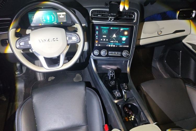 Used Lynk & Co 01 2019 2.0T Two-Wheel Drive Zhaopu Version China V Standard Center Console