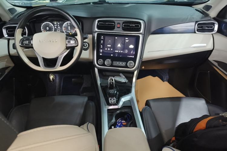 Used Lynk & Co 01 2019 2.0T Two-Wheel Drive Zhaopu Version China V Standard Center Console
