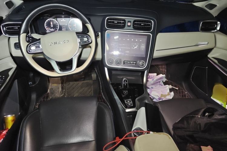 Used Lynk & Co 01 2019 2.0T Two-Wheel Drive Zhaopu Version China VI Standard Center Console