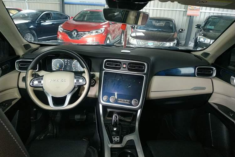 Used Lynk & Co 01 2019 2.0T Two-Wheel Drive Zhaopu Version China VI Standard Center Console