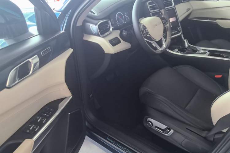 Used Lynk & Co 01 2019 2.0T Two-Wheel Drive Zhaopu Version China V Standard Driver Seat