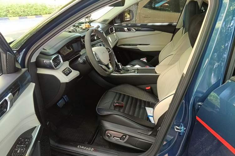 Used Lynk & Co 01 2019 2.0T Two-Wheel Drive Zhaopu Version China V Standard Driver Seat