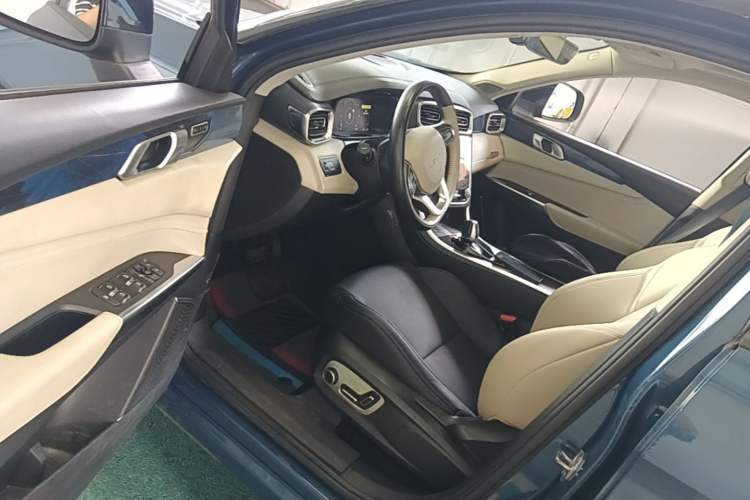 Used Lynk & Co 01 2019 2.0T Two-Wheel Drive Zhaopu Version China VI Standard Driver Seat
