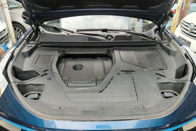 Used Lynk & Co 01 2019 2.0T Two-Wheel Drive Zhaopu Version China VI Standard Engine Bay