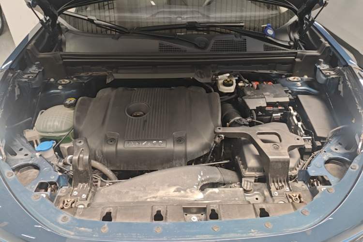 Used Lynk & Co 01 2019 2.0T Two-Wheel Drive Zhaopu Version China VI Standard Engine Bay