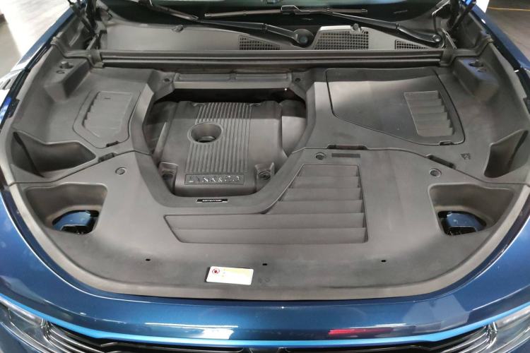 Used Lynk & Co 01 2019 2.0T Two-Wheel Drive Zhaopu Version China VI Standard Engine Bay