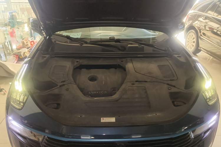 Used Lynk & Co 01 2019 2.0T Two-Wheel Drive Zhaopu Version China VI Standard Engine Bay