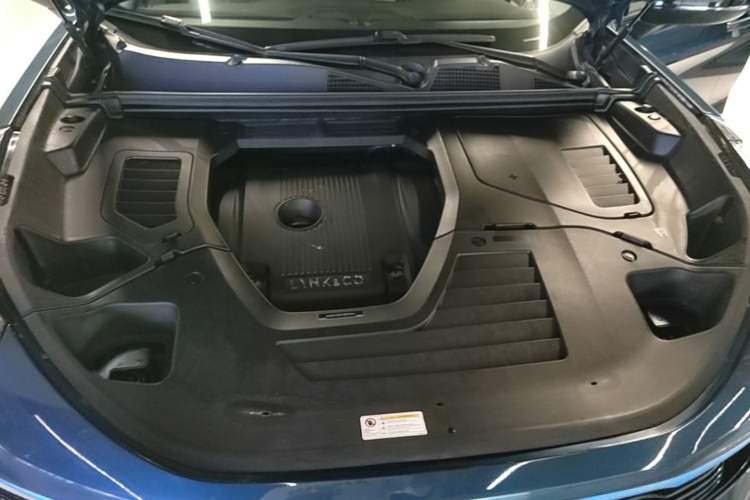 Used Lynk & Co 01 2019 2.0T Two-Wheel Drive Zhaopu Version China VI Standard Engine Bay