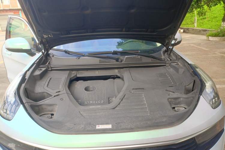 Used Lynk & Co 01 2019 2.0T Two-Wheel-Drive Pro Version China VI Standard Engine Bay
