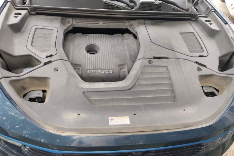 Used Lynk & Co 01 2019 2.0T Two-Wheel Drive Zhaopu Version China VI Standard Engine Bay