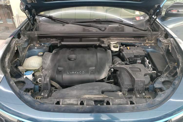 Used Lynk & Co 01 2019 2.0T Two-Wheel Drive Zhaopu Version China VI Standard Engine Bay