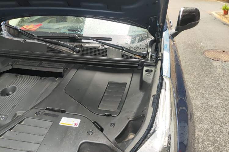 Used Lynk & Co 01 2019 2.0T Two-Wheel Drive Zhaopu Version China VI Standard Engine Bay Left