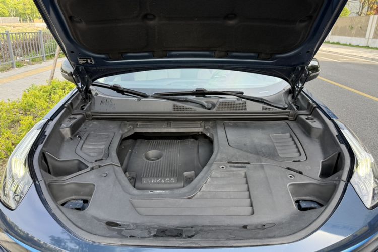 Used Lynk & Co 01 2019 2.0T Two-Wheel Drive Zhaopu Version China VI Standard Engine Bay