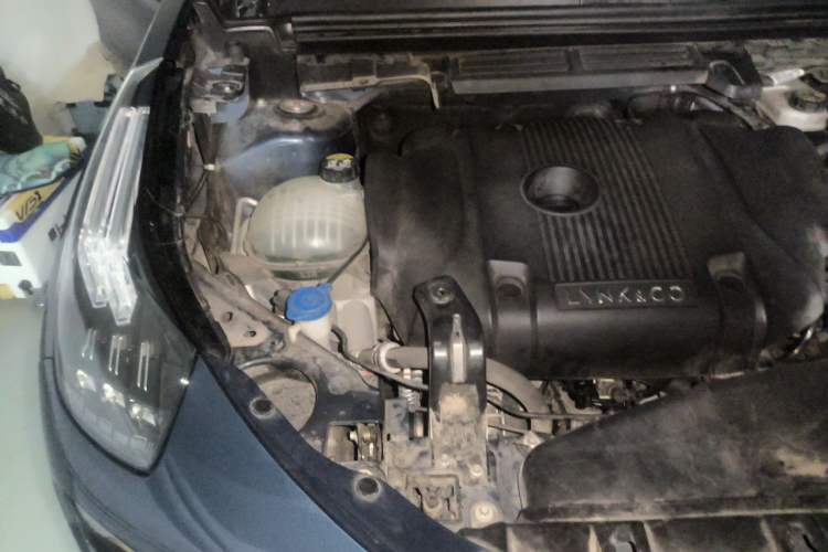 Used Lynk & Co 01 2019 2.0T Two-Wheel-Drive Pro Version China VI Standard Engine Bay Right