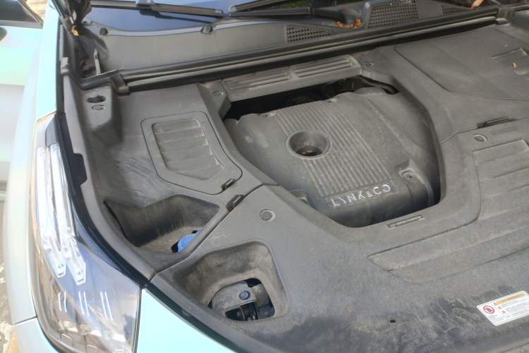 Used Lynk & Co 01 2019 2.0T Two-Wheel-Drive Pro Version China VI Standard Engine Bay Right