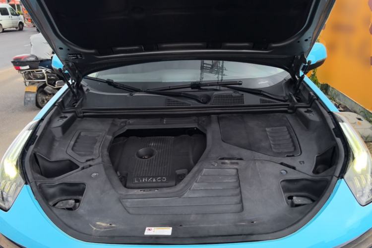 Used Lynk & Co 01 2019 2.0T Two-Wheel Drive Zhaopu Version China VI Standard Engine Bay