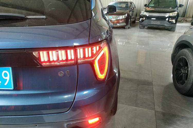 Used Lynk & Co 01 2019 2.0T Two-Wheel Drive Zhaopu Version China VI Standard Exterior 3