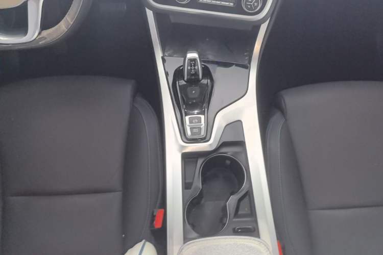 Used Lynk & Co 01 2019 2.0T Two-Wheel Drive Zhaopu Version China V Standard Gear Lever