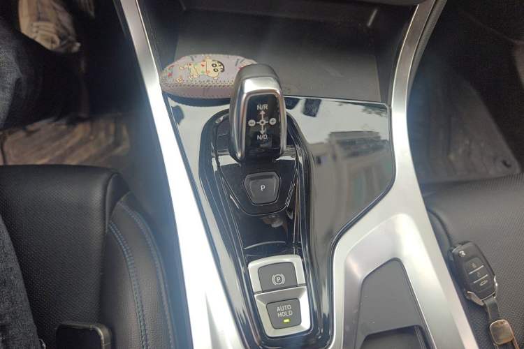 Used Lynk & Co 01 2019 2.0T Two-Wheel Drive Zhaopu Version China VI Standard Gear Lever